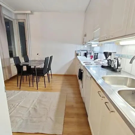 Kotimaailma - Avara Kolmio Saunalla Ja Meri Naekymaellae, Laehellae Helsingin Keskustaa Ελσίνκι